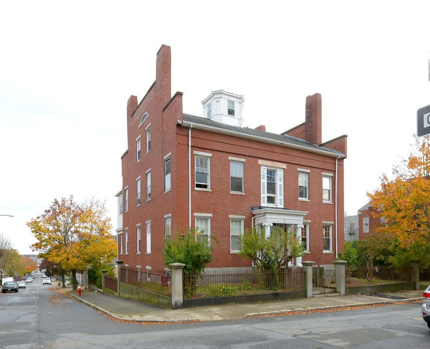 34 S Sixth St in New Bedford, MA - Building Photo