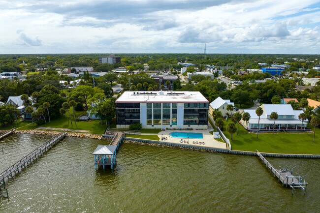 Bayview of Titusville in Titusville, FL - Foto de edificio - Building Photo