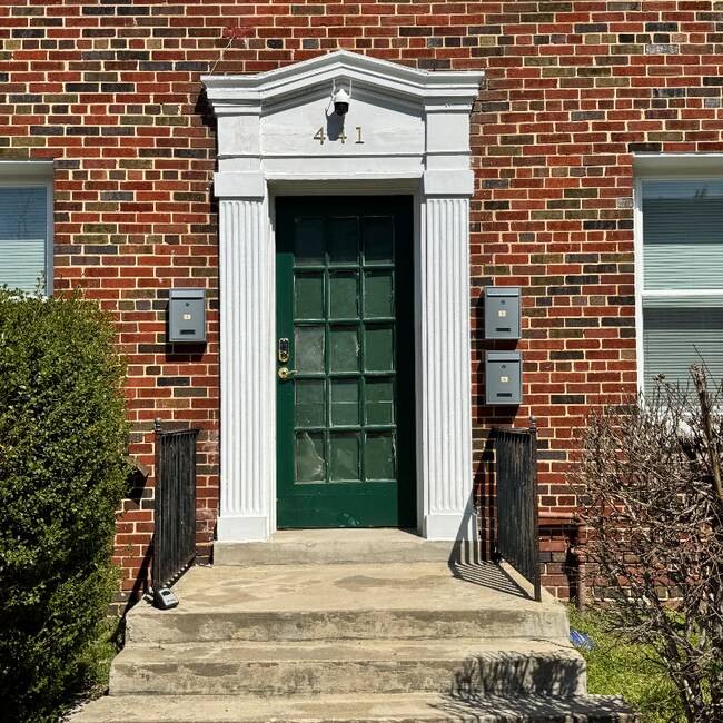 property at 441 Manor Pl NW
