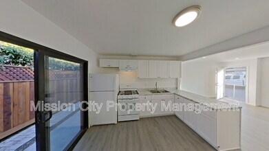 626 E De La Guerra St in Santa Barbara, CA - Building Photo - Building Photo