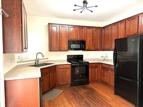 8452 Big Creek Ct in Matthews, NC - Building Photo - Building Photo