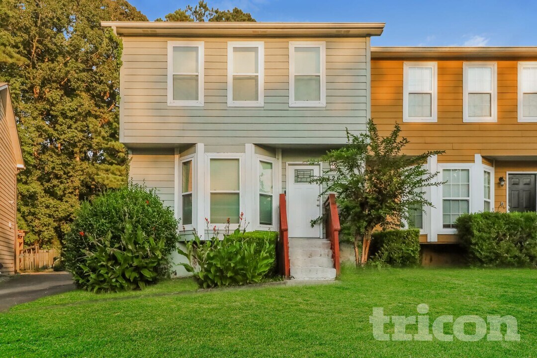 126 Woodberry Ct in Woodstock, GA - Building Photo