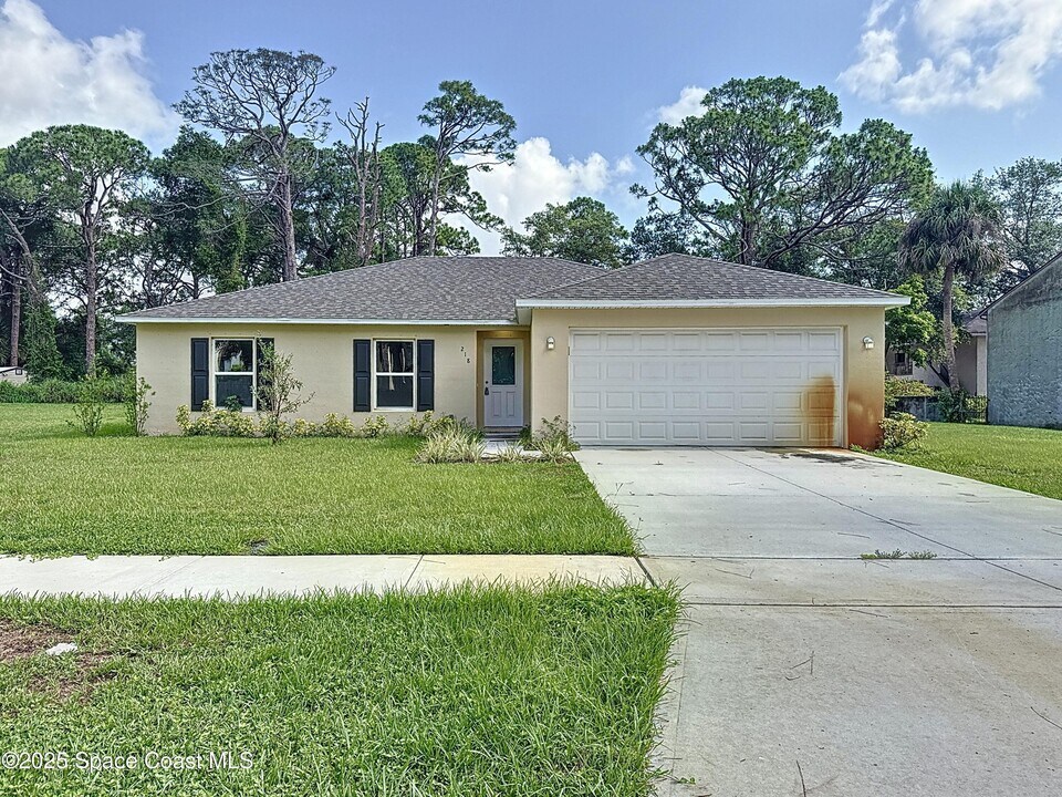 218 Parker Dr in Titusville, FL - Building Photo