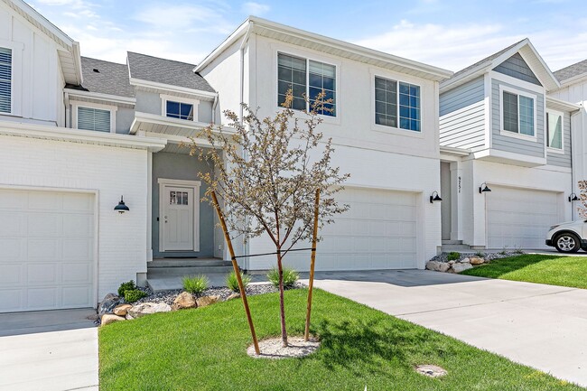 9745 N Aaron Ave in Eagle Mountain, UT - Building Photo - Building Photo