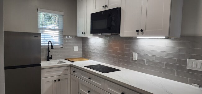 30851 De Portola Rd, Unit Studio in Temecula, CA - Foto de edificio - Building Photo