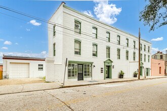 Candy Factory in Petersburg, VA - Foto de edificio - Building Photo