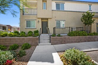 2841 Brilliant Aurora Ln in Las Vegas, NV - Building Photo - Building Photo