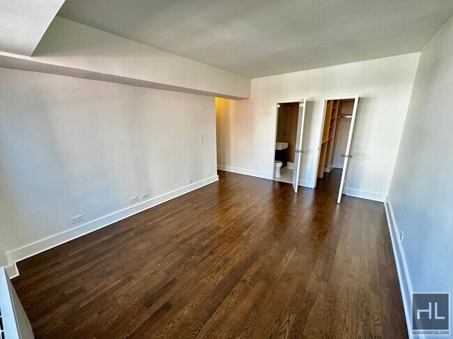 EAST 63 STREET in New York, NY - Building Photo - Building Photo