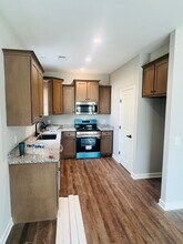 103 Portland Blvd in Portland, TN - Foto de edificio - Building Photo