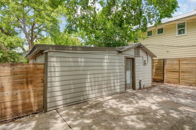 property at 2318-B Willow St