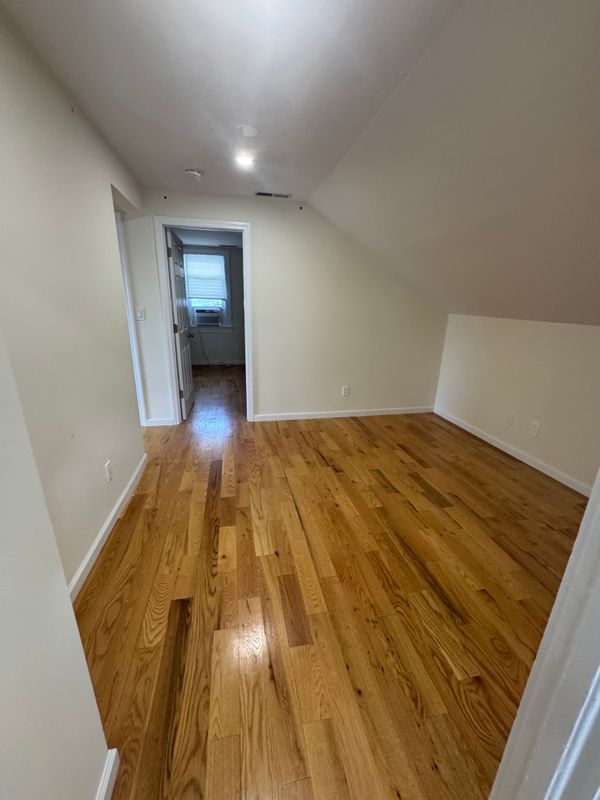 510 W Main St in Stamford, CT - Foto de edificio - Building Photo