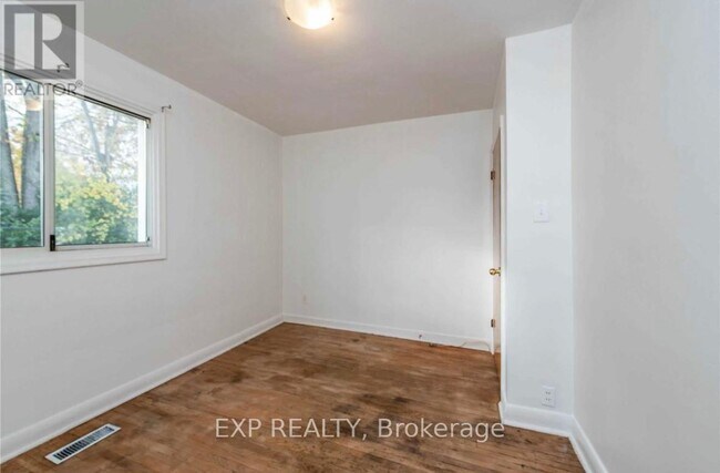 33 Lakeland Crescent in Toronto, ON - Building Photo - Building Photo