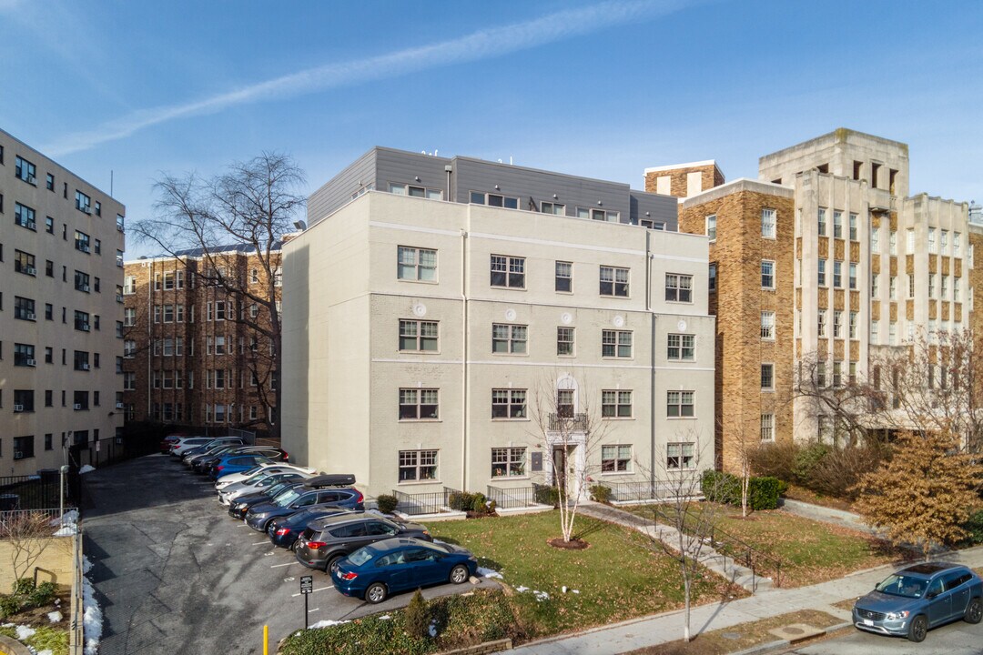 2434 16th St NW in Washington, DC - Building Photo