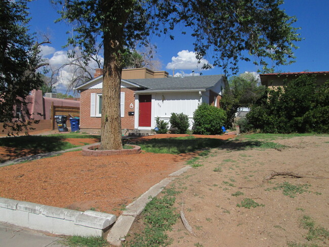 308 Amherst Dr SE in Albuquerque, NM - Building Photo - Building Photo
