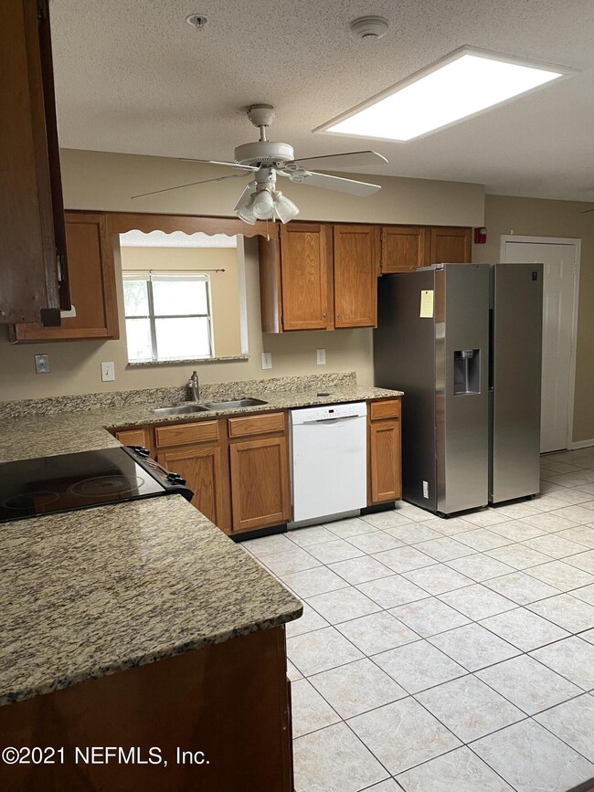 4294 Tanglewilde Dr S in Jacksonville, FL - Foto de edificio - Building Photo