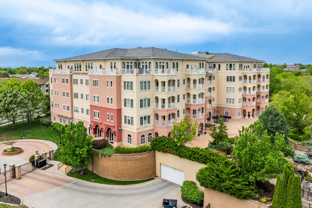 Bella Sera in Lawrence, KS - Building Photo