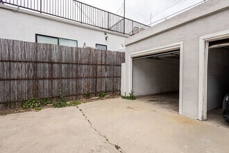 4537 Pickford St in Los Angeles, CA - Foto de edificio - Building Photo