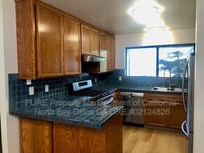 604 Baker St in Petaluma, CA - Building Photo - Building Photo