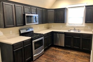 1118 Columbia Ave, Unit #2 (upstairs apartment) in Fort Wayne, IN - Building Photo