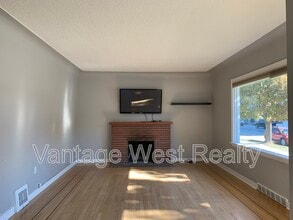 804 Leon Ave in Kelowna, BC - Building Photo - Building Photo