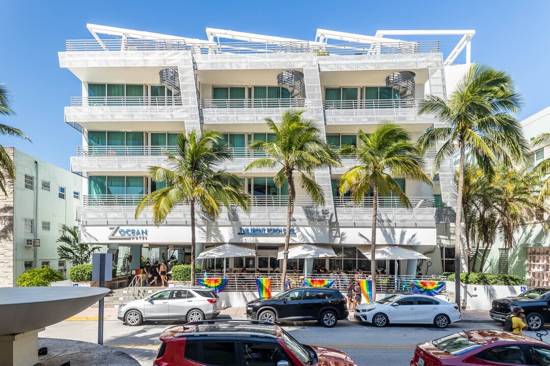 1437 Collins Ave in Miami Beach, FL - Building Photo