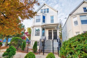 2700 N Ridgeway Ave in Chicago, IL - Building Photo