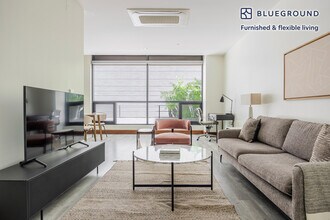 110 W Ocean Blvd in Long Beach, CA - Building Photo - Building Photo