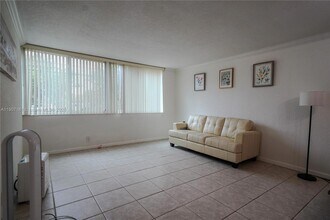 9125 SW 77th Ave, Unit 103 in Miami, FL - Building Photo - Building Photo