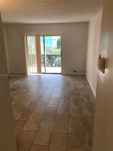 4394 NW 9th Ave in Pompano Beach, FL - Building Photo - Building Photo