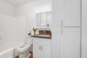 21 California Ave in Irvine, CA - Building Photo - Building Photo