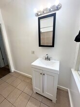 324 Willow St, Unit 1 in Waterbury, CT - Foto de edificio - Building Photo