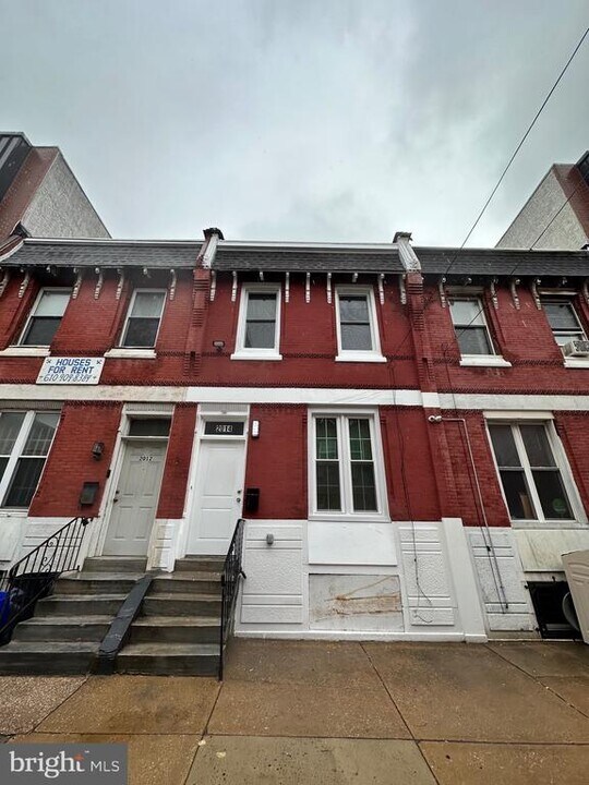 2014 N Carlisle St in Philadelphia, PA - Building Photo