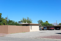 1632 N Louis Ln in Tucson, AZ - Foto de edificio - Building Photo