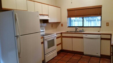 21738 SW 99th Ct in Cutler Bay, FL - Foto de edificio - Building Photo