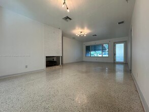 4449 SW 35th Ave in Fort Lauderdale, FL - Building Photo - Building Photo