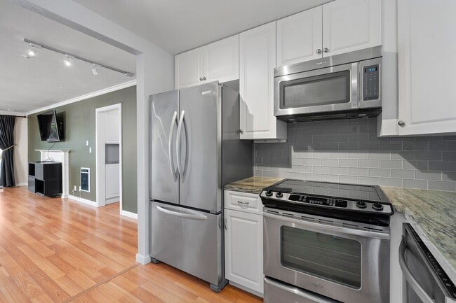 200 McNeil Ln in Newport Beach, CA - Building Photo - Building Photo