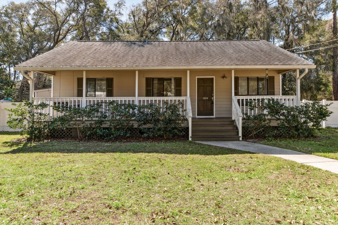 1424 Lewis St in Fernandina Beach, FL - Building Photo