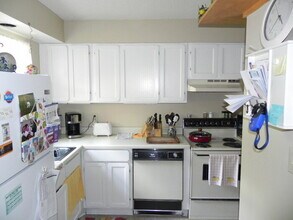 104 Cedarwood Ln in Carrboro, NC - Building Photo - Building Photo