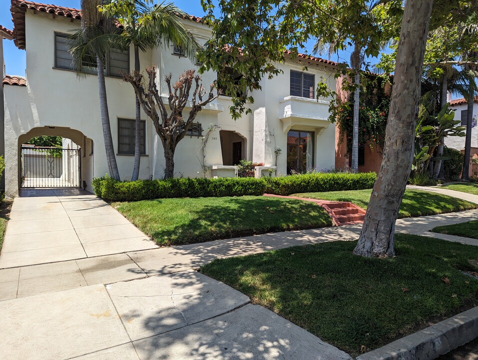 1141 S Hayworth Ave in Los Angeles, CA - Building Photo