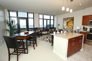 Knapp's Centre Apartments in Lansing, MI - Building Photo