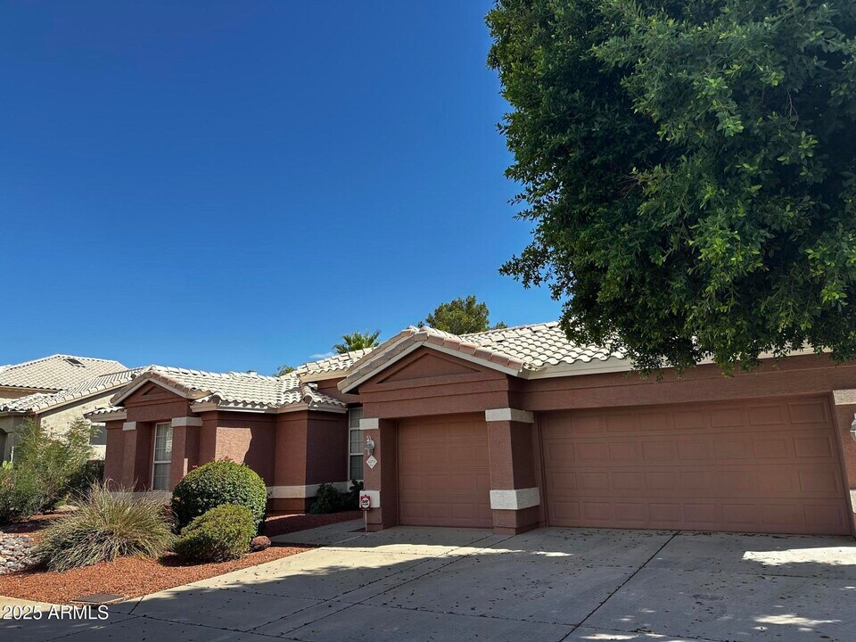 6273 W Louise Dr in Glendale, AZ - Building Photo