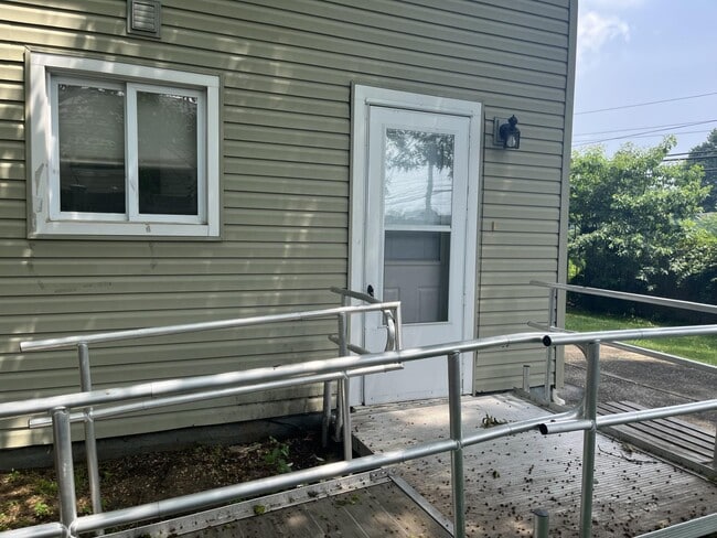 212 Bellerose Ave in East Northport, NY - Building Photo - Building Photo