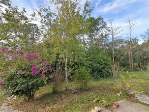 135 Greenbriar Blvd in Lehigh Acres, FL - Foto de edificio - Building Photo