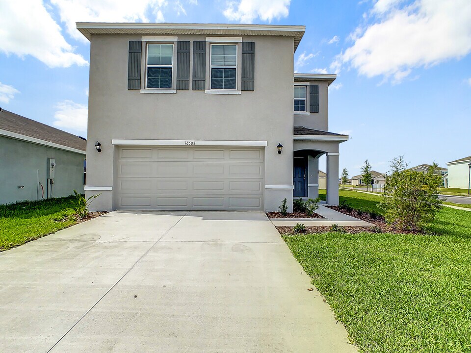 16503 Mosaic Oar Dr in Wimauma, FL - Building Photo