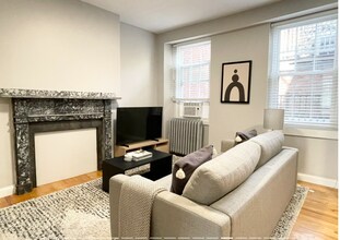 12 Derne St, Unit 301 in Boston, MA - Building Photo - Building Photo