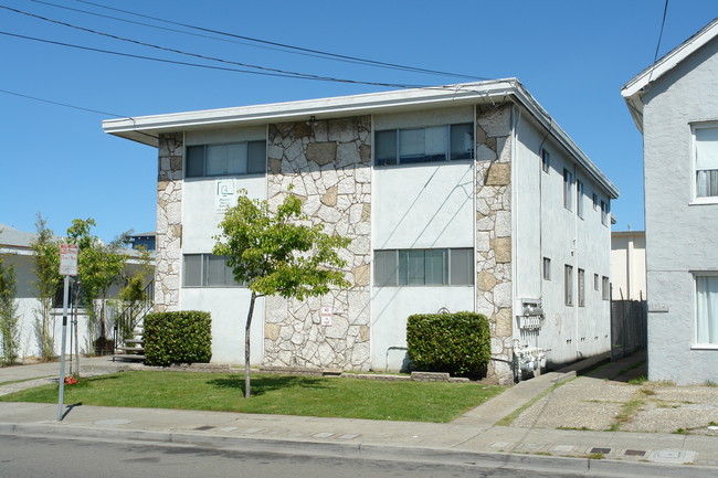 Ashby Apartments in Berkeley, CA - Building Photo - Building Photo