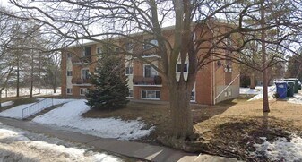 67 Milford Ave in Waterloo, ON - Building Photo