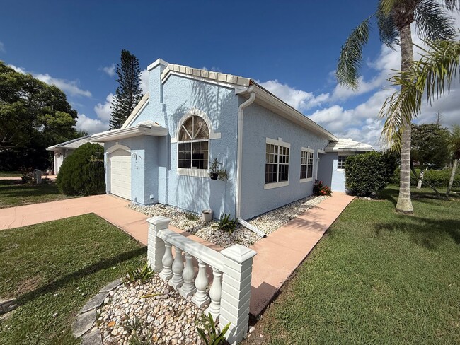 1924 Sugarberry Ct NE