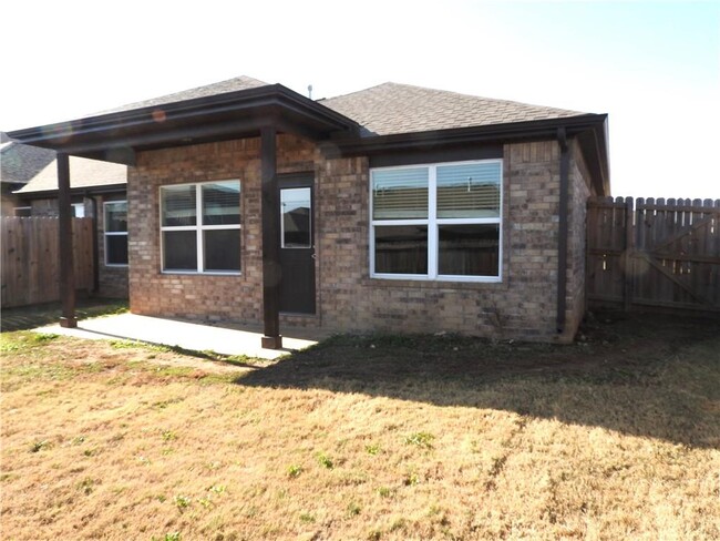 450 Barbet Dr in Centerton, AR - Building Photo - Building Photo