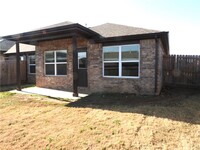 450 Barbet Dr in Centerton, AR - Foto de edificio - Building Photo